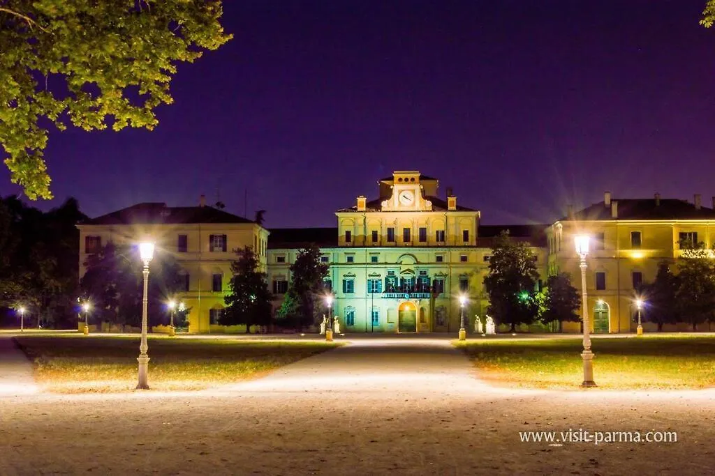 Apartment Palazzo Altavilla Executive Parma Italy
